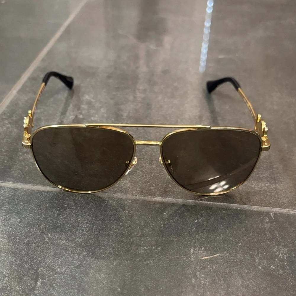 Kids Versace  Gold toned Aviator Sunglasses with Blue Case